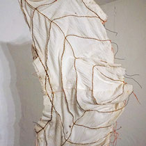 Weißer Kokon, Skulptur (Textil, Draht, Garn) 2009, 400.- €