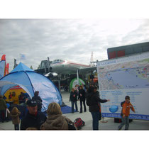 Buntes Treiben vor dem Verkehrshaus © laufende Nase