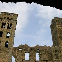  Glockenturm und Wehrturm Sant Pere de Rodes