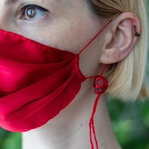 IZABELLA PETRUT, Maske "CoVid19", 2020, Naturseide, Steine, ©Mihai Pop