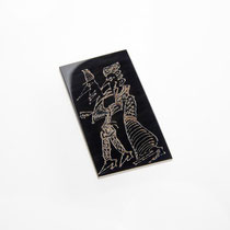 ANITA MÜNZ, Brosche, Zeichnung auf Horn, 2020