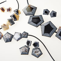 ANITA MÜNZ, Hornschmuck