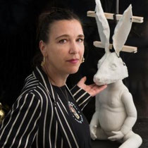 ALJA NEUNER mit "Der Wundersame", 2018, Limoges Porzellan, 40x40x80cm