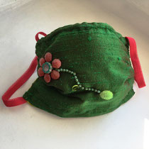 BIRGIT SCHLARMANN, Maske "Grün", Seide, Baumwolle, Glas, Gummiband, handgenäht, 2020