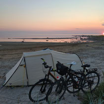 Schöner Campingspot am Meer