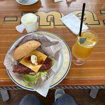 下田の名物ハンバーガー、黒船乗船口近くのしゃれたお店でした
