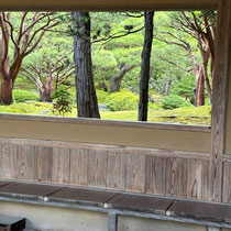 庭園の休憩所、どこも足立美術館の様です