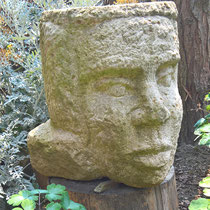 "Hüterin des Gartens", Pfälzer Sandstein, 30 cm x 30 cm x 40 cm, 2016 | Bärbel Vogt | Foto: Bärbel Vogt