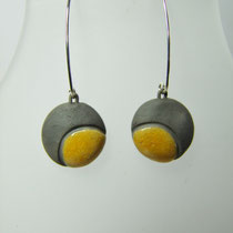 boucles d'oreilles jaune et noire monture argent