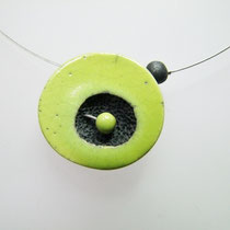 acceder au detail du collier contmporain en ceramique raku vert