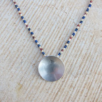 Anhänger mit Katzenmotiv, Silber 925; Edelsteinkette mit Lapislazuli, Zuchtperlen, Granat (auch ohne Anhänger zu tragen)