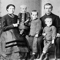 Die Eltern und Geschwister des Orgelbauers Gustav Steinmann I (Gustav rechts im Bild)