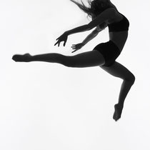 Photographie de sport studio danse bnw silhouette