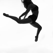 Photographie de sport studio danse bnw silhouette