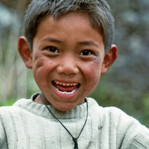 Junge in Nepal