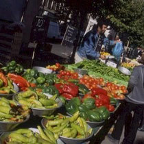 Frischwarenmarkt - eine jede grössere Gemeinde hat ihren Wochenmarkt