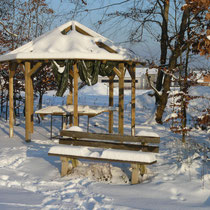 Verschneiter Pavillon, im Dezember 2010
