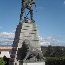 Bonifacio - Monument de Saida (ou monument de la légion étrangère) sur la place Bir-Akeim