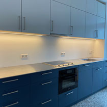 Küche aus Birke Multiplex mit Linoleumfront
