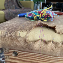 Then gradually taking off some pins, glue the leather to the fabric (see violet arrow), put the pins back again, move on.