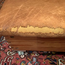 Finalisation by putting under each of the 4 corners of the vaulting box a wheel (x2).