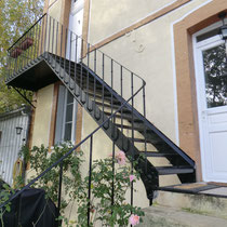rénovation escalier extérieur , remplacement des marches et enlevement des contre marches