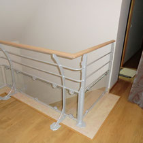 garde corps mélange plusieurs matériaux acier , verre et bois photo 3