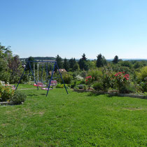 Der Garten - Blick auf den Ortskern