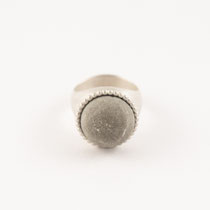 ring round big, silver, concrete