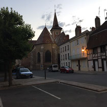 Louhans: Kirche »Saint-Pierre« mit einem Dach aus mehrfarbigen Ziegeln.