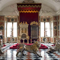 2021 | Kopenhagen | Schloss Rosenborg im Stadtzentrum | Mitten im Park «Kongens Have» bewacht die Leibgarde die Schatzkammer Dänemarks, die seit 400 Jahren die wertvollsten Schätze der dänischen Könige und Königinnen beherbergt.       