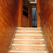 2007 | Das Treppenhaus hinauf in die «Modellbahn-Wohnung»