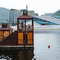 Drijvende sauna bij Bibliotheek en Operagebouw, Oslo