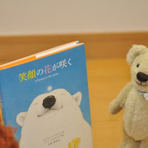 お願いがあるんだ。この本をあの子に届けてくれるかな。