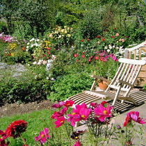 Landhaus Wildfeuer: Rosen-Liegestuhl im Garten