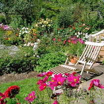 Landhaus Wildfeuer: Rosen-Liegestuhl im Garten