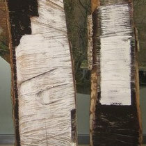 Stele aus Birkenholz und Pigmente