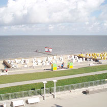 Blick auf Strand, Promenade und Nordsee vor der Ferienwohnung Nautilus in Duhnen