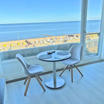 Blick vom Essplatz der Ferienwohnung Nautilus auf Strand, Watt und Nordsee in Cuxhaven-Duhnen