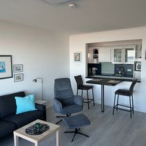 Wohnbereich mit Küchenzeile in der Ferienwohnung Nautilus Nr. 27 in Cuxhaven-Duhnen