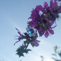 Ring mit Blüte und Stein