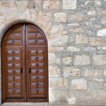 Terminación en lasur puerta iglesia (restauración)