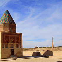 Il Arslan or Fahr-ad-din-Razi Mausoleum, on the background from l. to r.  Sultan Tekesh Mausoleum, Kutlug Timur Minaret, Turabek Khanum Mausoleum,