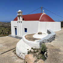 Und noch eine Kapelle, mit Zisterne