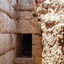 Kasos: Eingang zur Höhle Ellinokamara