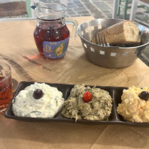 Trilogie im Meze²