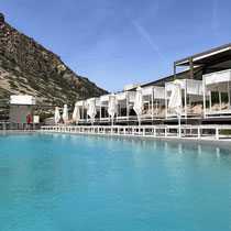 Am Pool ...