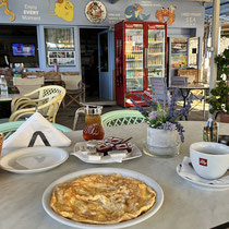 Frühstück im "Faros"