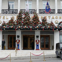 Hotel Grand Bretagne im Weihnachtsoutfit