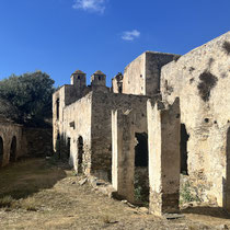 Durchgänge und Türmchen